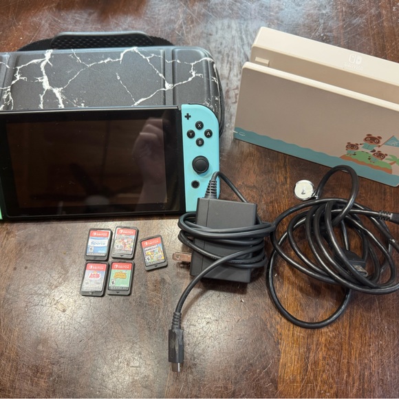 Animal Crossing Nintendo Switch - Picture 1 of 5